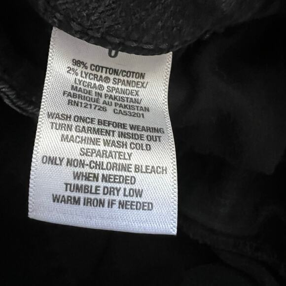 ❤️ 3/$25 Aeropostal AERO Black Denim Cuffed Shorts | Fit like size 4 - Picture 4 of 4